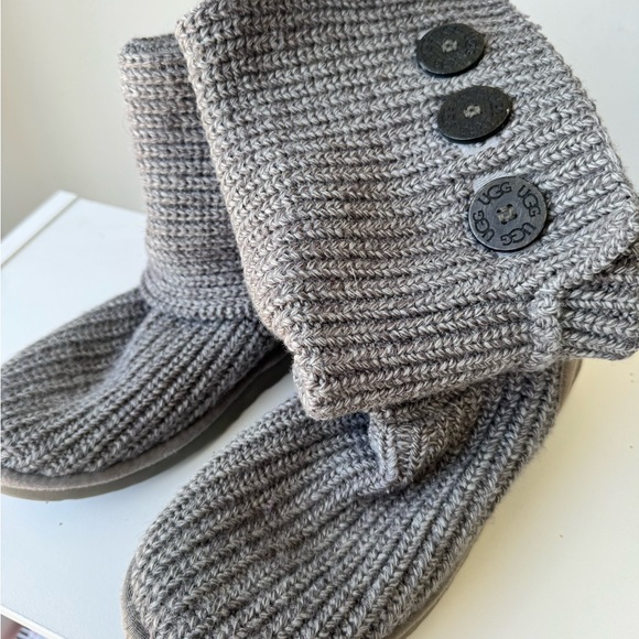 UGG women’s classic cardy boots - Picture 2 of 5